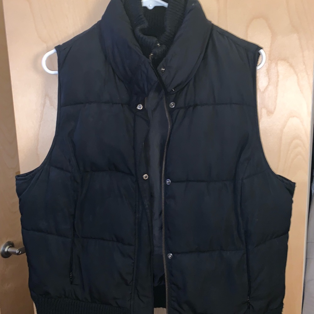Black puffer vest